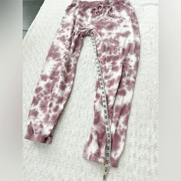 NWT- LULU’S Cozy Livin’ Vintage Berry/White Tie Dye Joggers - Picture 12 of 12